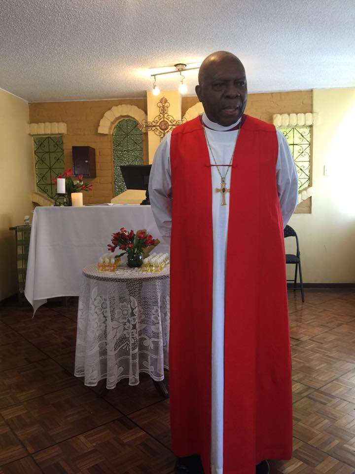 Obispo Victor en Oficina